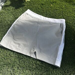 Sunice, golf SKORT pockets in front zip up side zip up pocket and back size 2